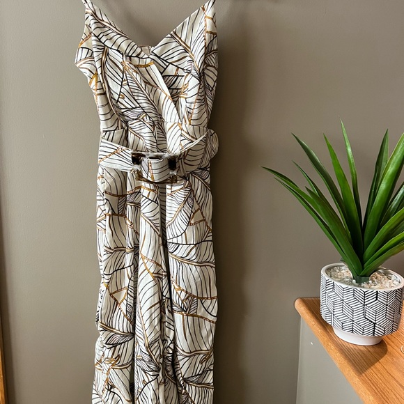 Nicholas Serta Linen Jumpsuit - Picture 6 of 10
